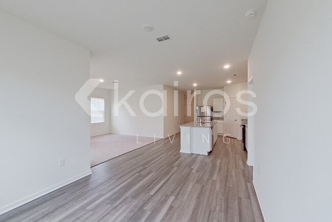 Building Photo - 635 Castillo Dr