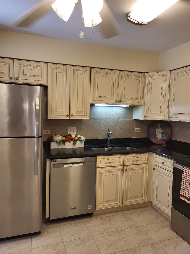 Building Photo - 7510 Farmingdale Dr