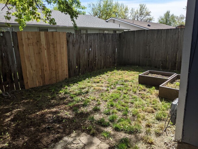 Building Photo - Great 2-Story, 2-Bedroom, 1.5-Bath Duplex ...