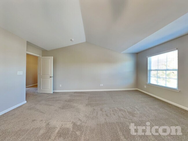 Building Photo - 2831 Village Center Dr