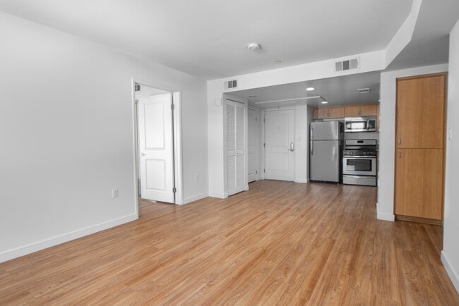 Building Photo - 13429 Vanowen St