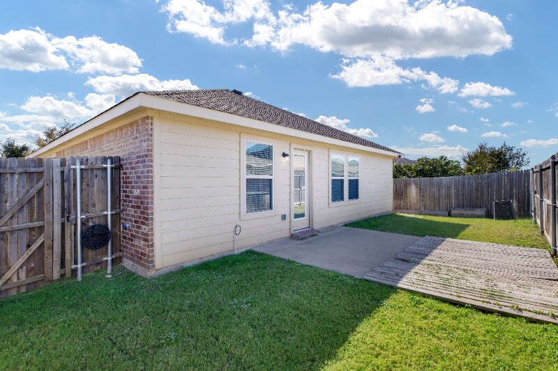 Building Photo - 910 Amber St