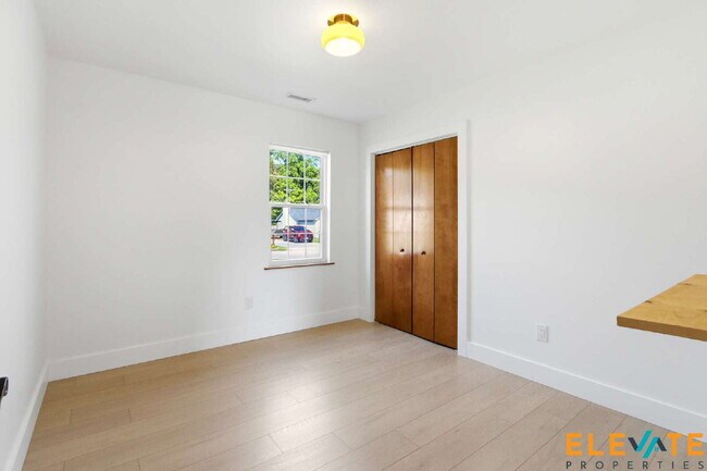 Building Photo - Beautiful Like-New 3 Bedroom Home with Huge Fenced Yard, Greenhouse & Storage