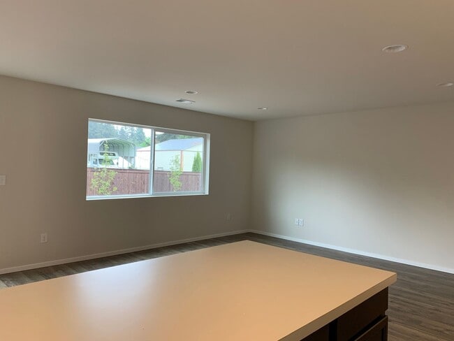Building Photo - Brand New Home in Brand New Community! Gre...