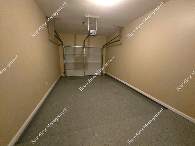 Building Photo - 250 Amal Dr SW