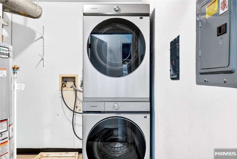 Building Photo - 556 Holly Ct