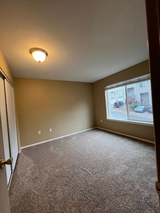 Building Photo - Rent Special: 1/2 Off February's Rent