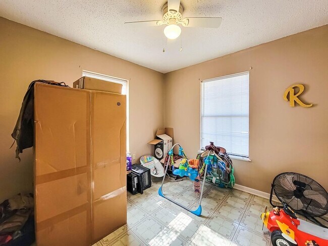 Building Photo - 1540 Valerie Dr