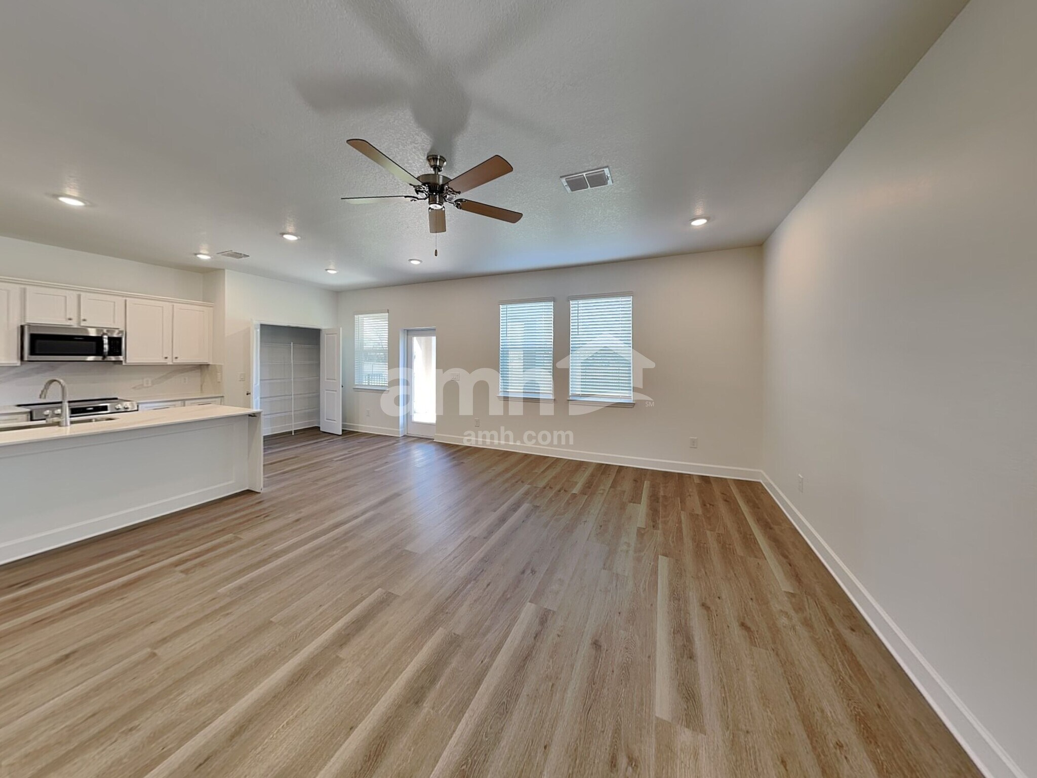 Building Photo - 16446 Cheyanne Ct