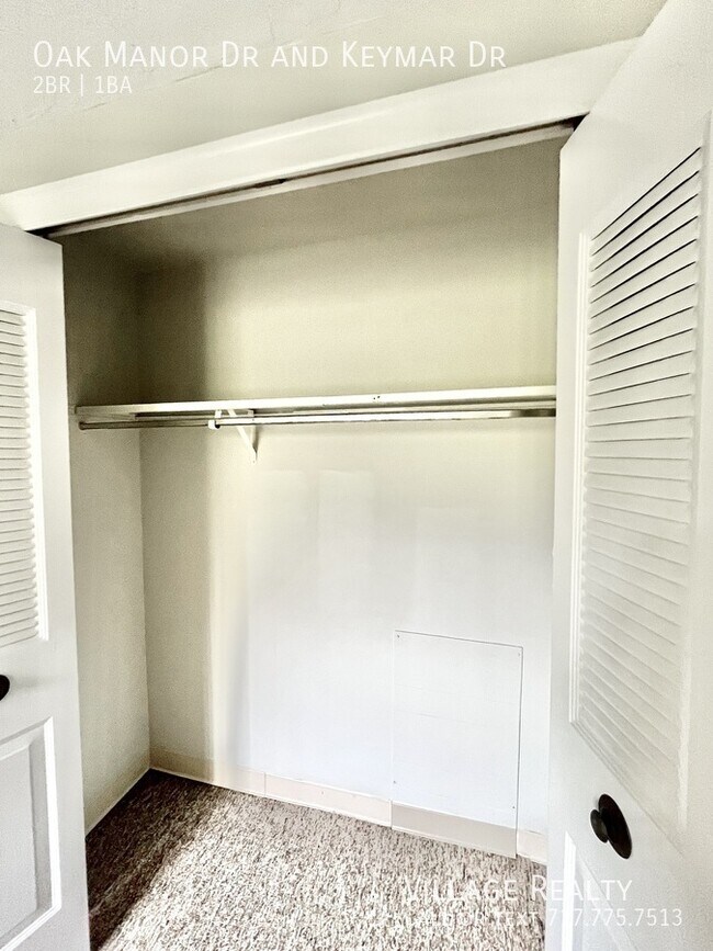 Building Photo - 230 Oak Manor Dr