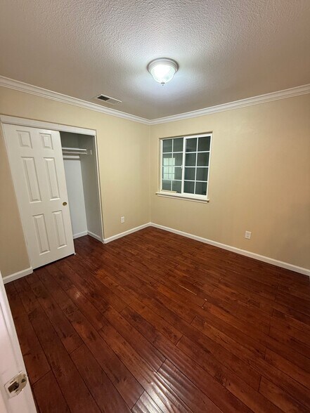 Building Photo - 2816 Scottsdale Dr