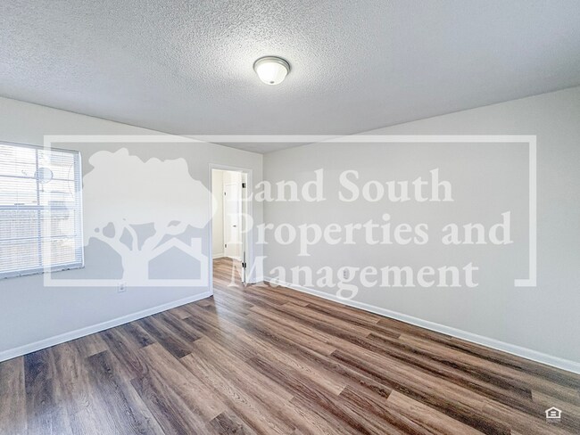 Building Photo - 420 Allamanda Dr