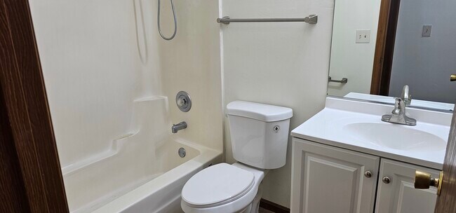 Building Photo - 300 Village Creek Dr