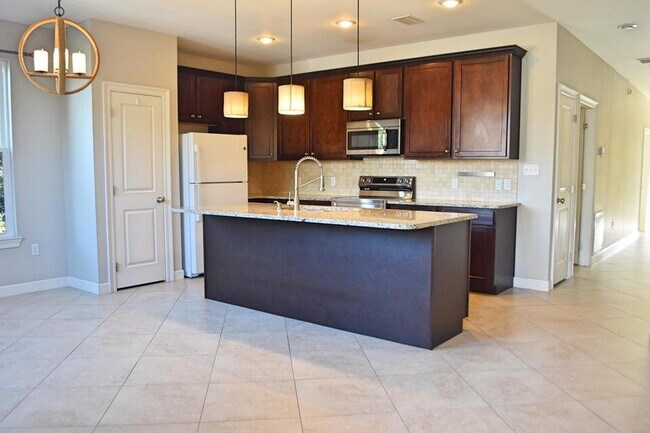 Building Photo - 416 Tropical Way