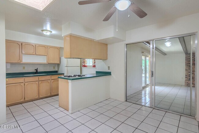 Building Photo - 2125 Pacheco Dr