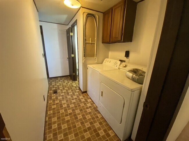 Building Photo - 3 br, 1.5 bath House - 12415 W Michigan Ave