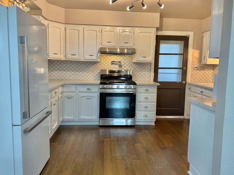 Large kitchen with tons of counter space and storage - 820 Thirba St