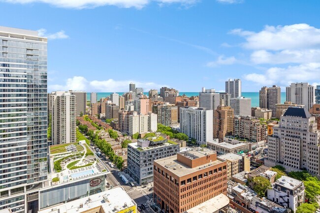 Building Photo - 1122 N Clark St