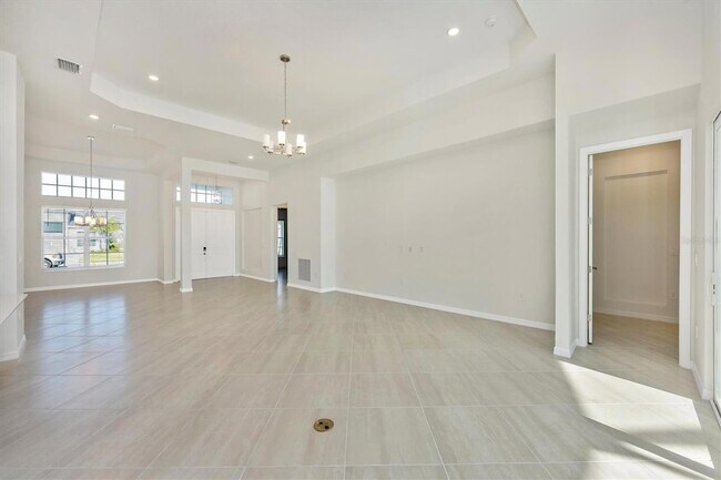 Building Photo - 12655 Wellen Golf St