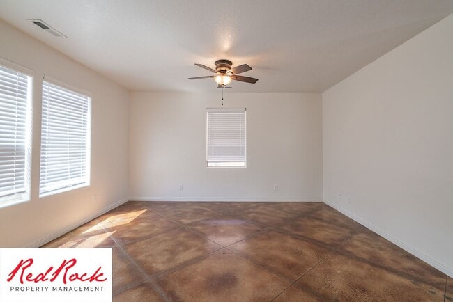 Building Photo - DOG-FRIENDLY 4 Bedroom Townhome with INTER...