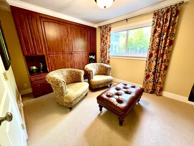 Building Photo - Available NOW! Single Family Unit in Pacif...