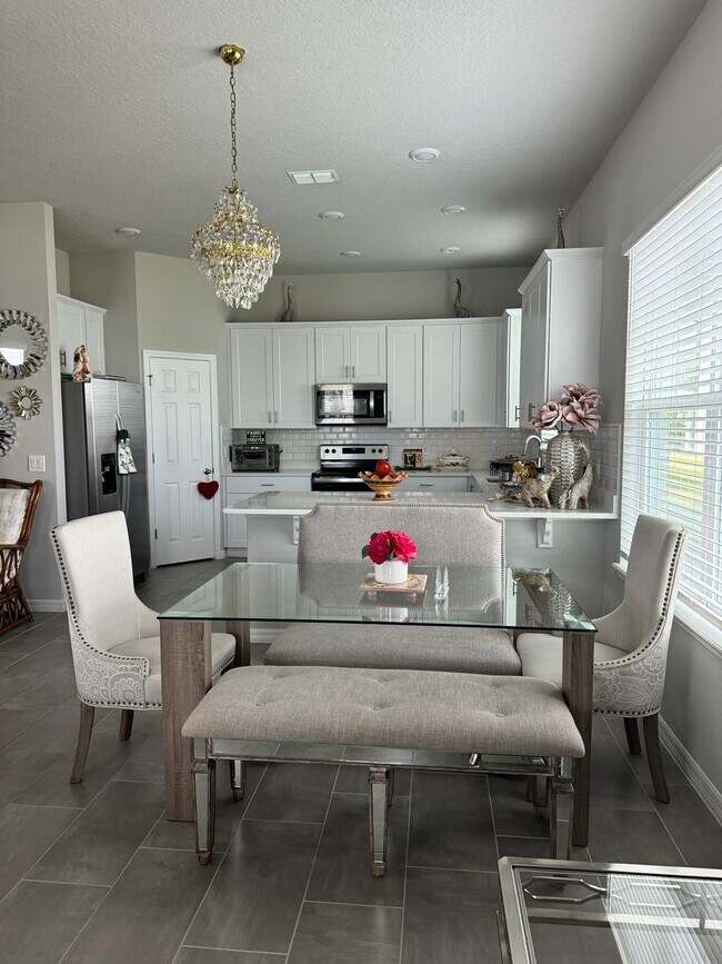 Building Photo - 426 Venetian Palms Blvd