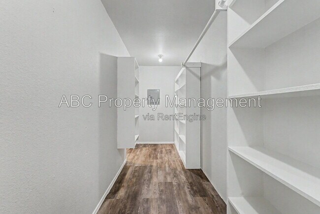 Building Photo - 3345 W Essex Dr