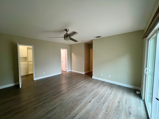 Building Photo - 5811 Agnes Ave