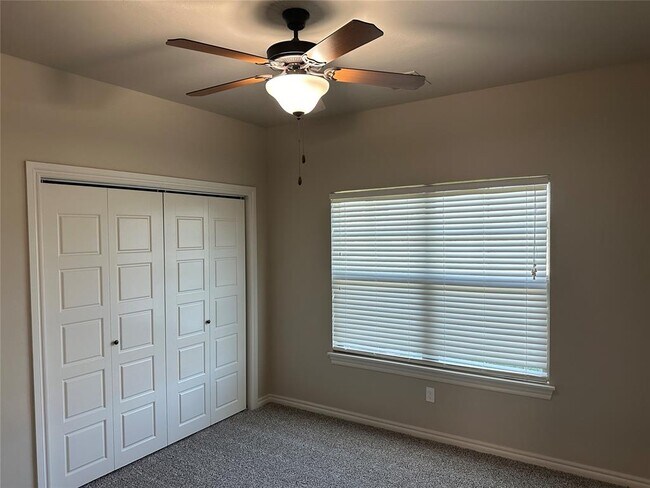Building Photo - 203 Lyla Glen Dr