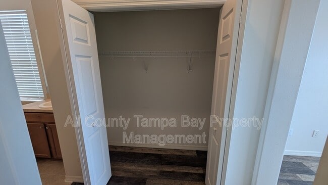 Building Photo - 17449 New Cross Cir