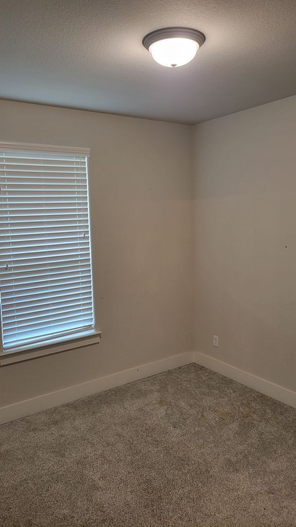 Building Photo - 3/2 - 2 CAR GARAGE - HOME for the HOLIDAYS...