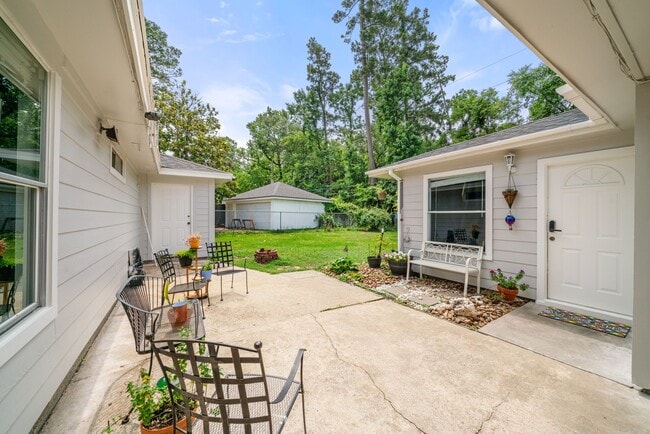 Building Photo - 801 Thornwood Dr