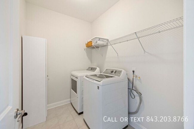 Building Photo - 2219 Midden Dr