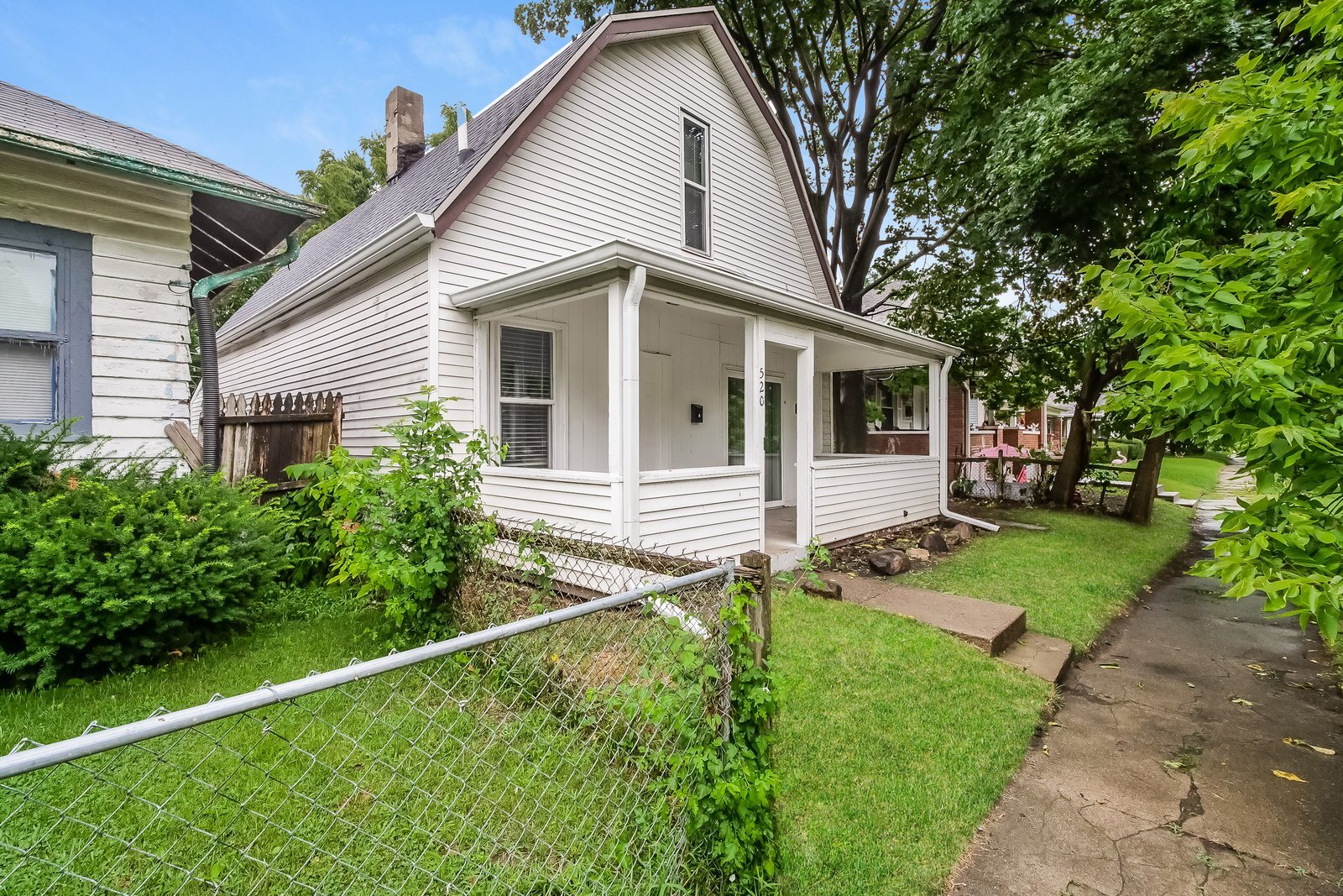 Building Photo - 520 N Gladstone Ave