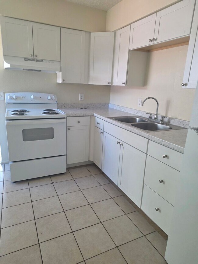 Building Photo - 3/2 DUPLEX