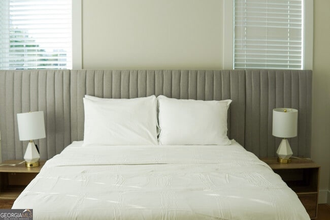 Building Photo - 68 Boulevard SE