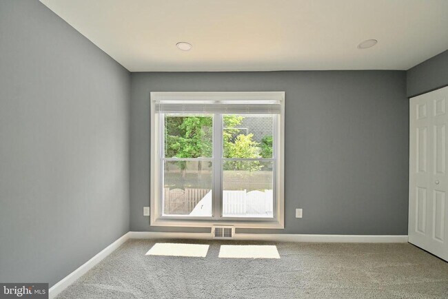 Building Photo - 2125 Ferguson Pl