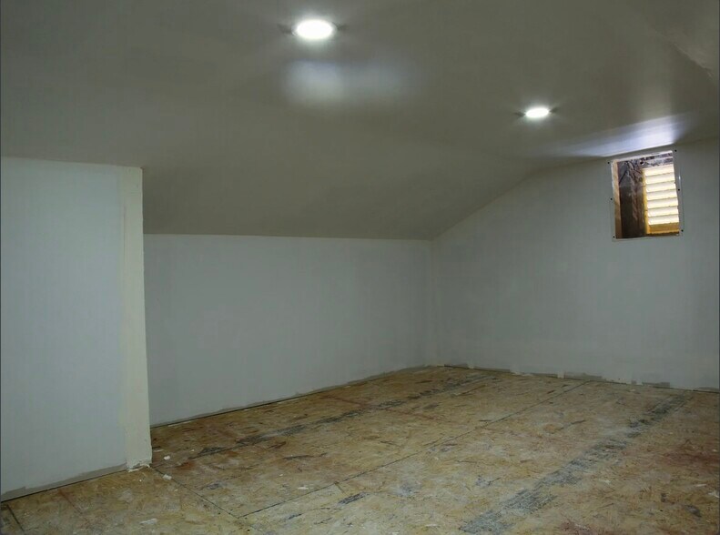Building Photo - 883 Park Ave