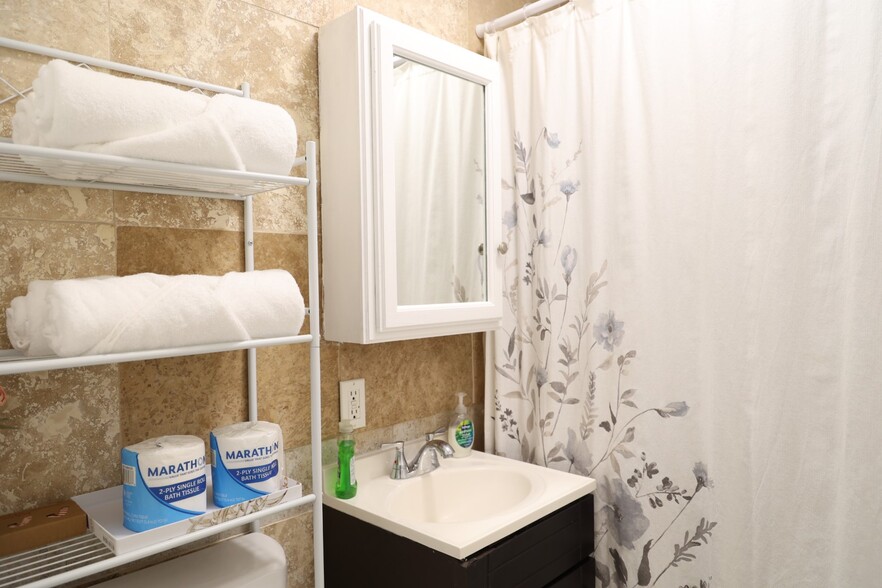 Bathroom - 118 Corbin Ave