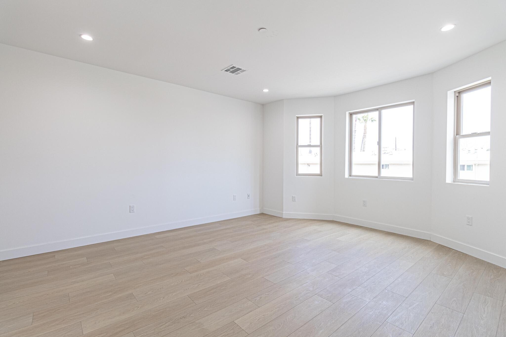 Building Photo - 3672 W Imperial Hwy