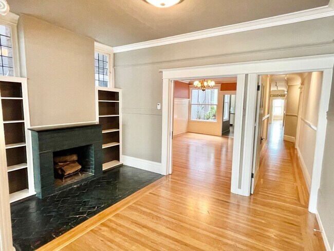 Building Photo - Lower Pacific Heights 2BR/2BA Condo With Bonus Room! Deck! Yard! Garage!  PROGRESSIVE