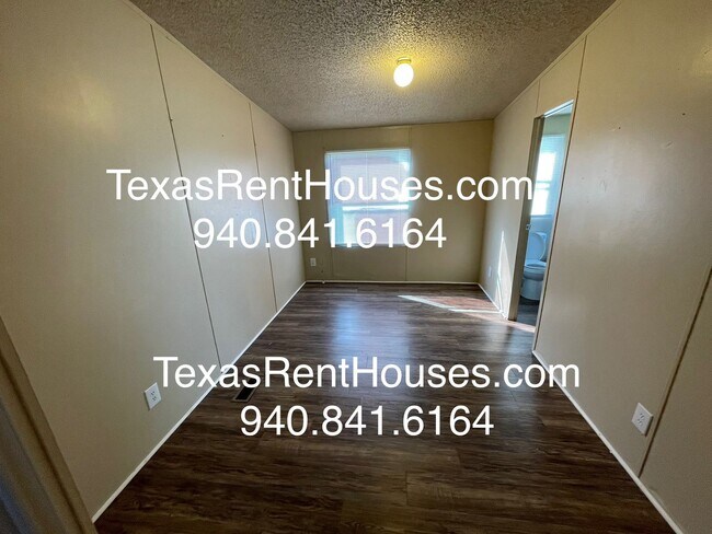 Building Photo - Country Life! Horse Lover's Dream 3/2 plus carport