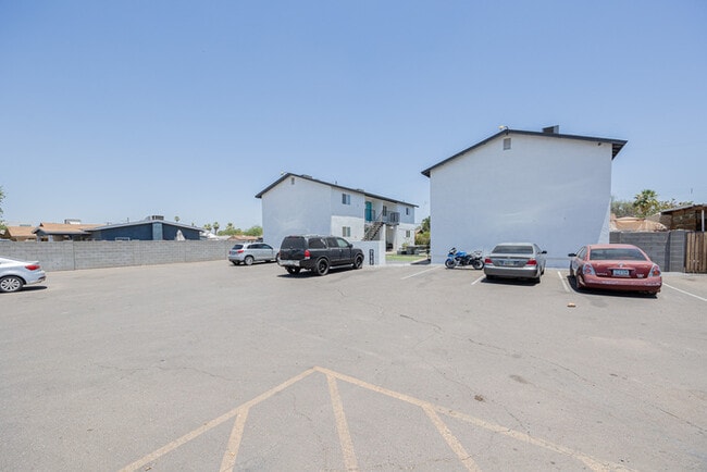 Building Photo - 719 N 12th Ave
