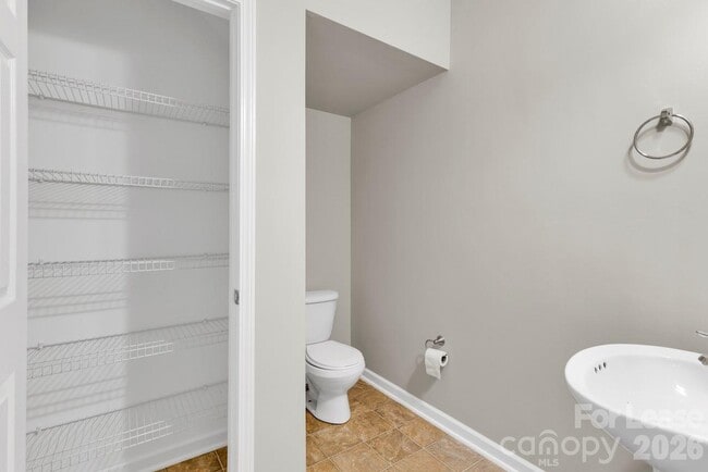 Building Photo - 10350 Stineway Ct