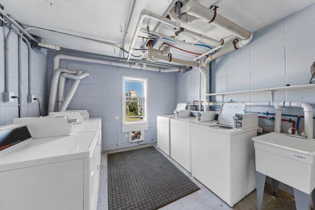 Building Photo - 200 E Beach Blvd