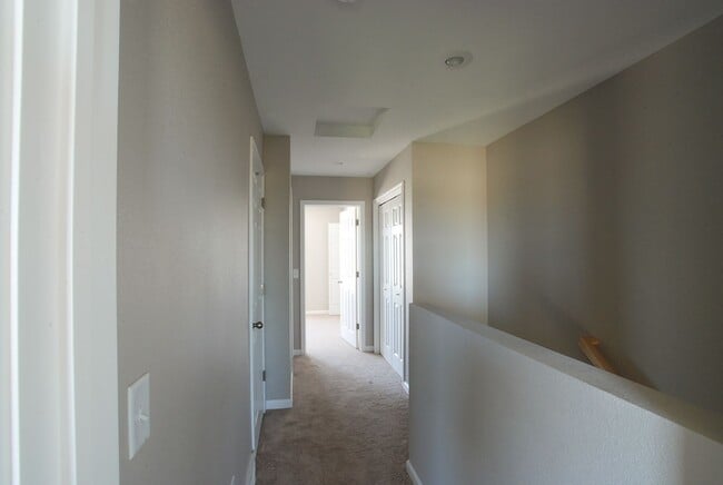 Building Photo - 3163 Sullivan Lp