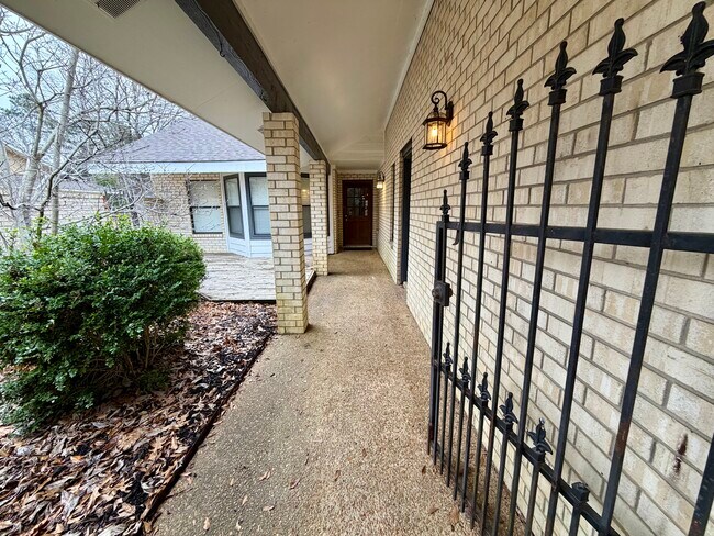 Building Photo - 1020 Mcdale Ln