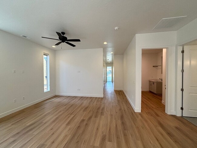 Building Photo - Price Reduced!! Woodland Estates Townhome!