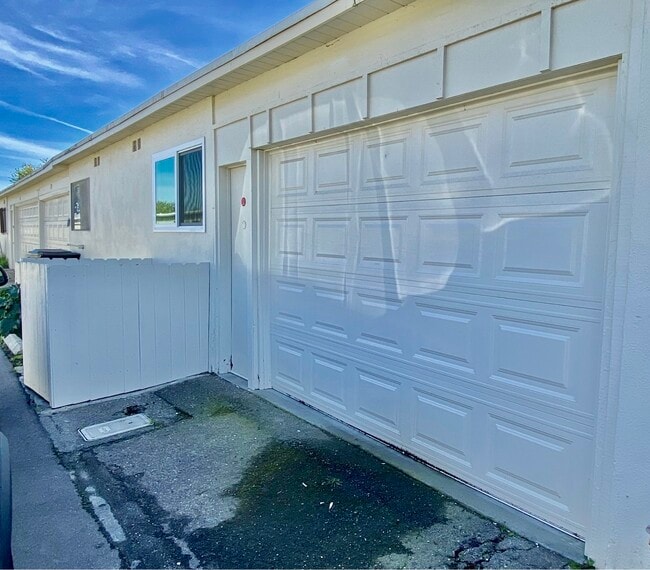 Garage - 81 W Fiesta Grn