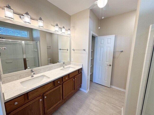 Building Photo - 100 Sunbird Ct